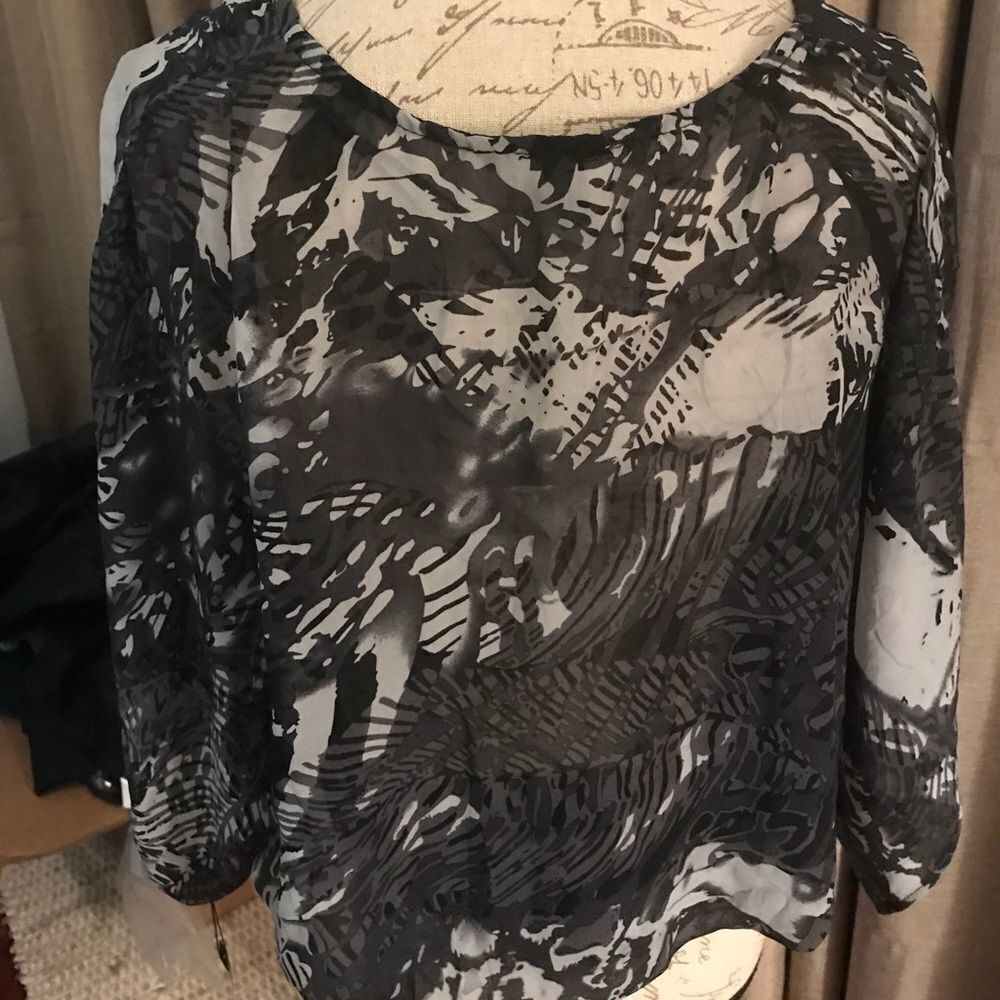 Beautiful blouse - Picture 3 of 6